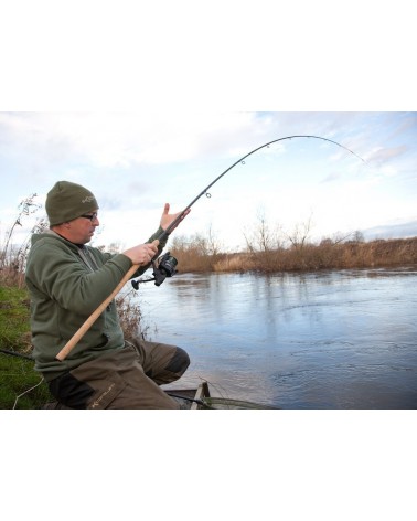 Canna Barbel 11ft - 1.75lb Korum una canna specialist formata da 2 pezzi con cima AVON.